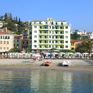 Ideal Hotel